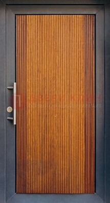 Коричневая входная дверь c МДФ панелью ЧД-03 в частный дом в Новосибирске