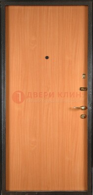 Светлая железная дверь с ламинатом ДЛ-11 в Новосибирске
