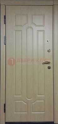 Светлая железная дверь с МДФ ДМ-21 в дом в Новосибирске