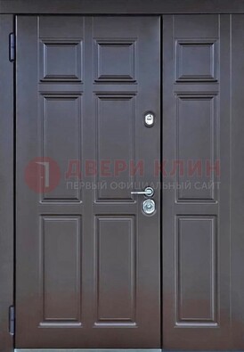 Тёмная двухстворчатая входная дверь для коттеджа с МДФ ДМ-533 в Новосибирске
