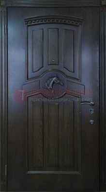 Темная металлическая дверь с массивом дуба с рисунком ДМД-25 в Новосибирске