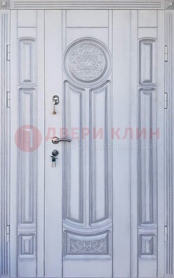 Белая двухстворчатая дверь с массивом дуба ДМД-72 в Новосибирске