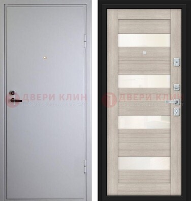 Белая железная дверь с порошковым напылением и стеклом ДП-308 в Новосибирске
