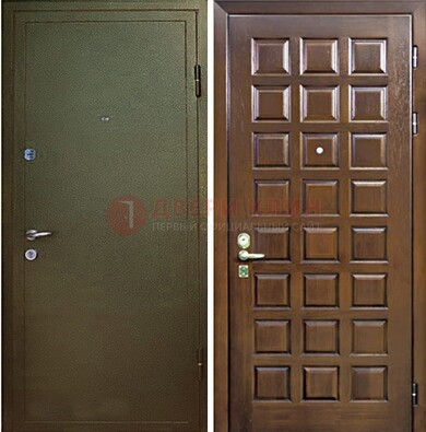 Зеленая входная дверь с порошковым окрасом ДП-64 в Солнечногорске