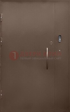 Коричневая металлическая подъездная дверь ДПД-2 в Новосибирске