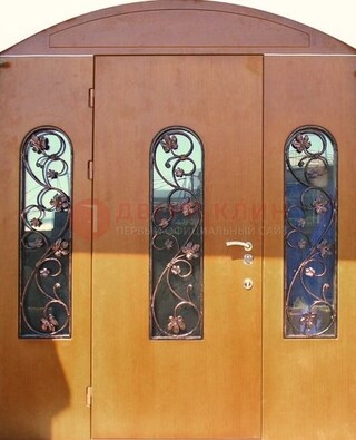 Парадная дверь со стеклянными вставками и ковкой ДПР-28 в общественное здание в Новосибирске