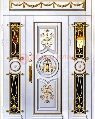 Белая стальная парадная дверь с золотыми элементами ДПР-80 в Новосибирске