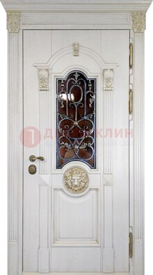 Белая железная дверь со стеклом и ковкой для кирпичного дома ДСК-155 в Новосибирске