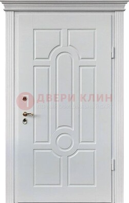 Белая уличная дверь с виноритом для дома ДВТ-247 в Новосибирске