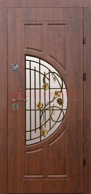 Стальная коричневая дверь с виноритом и ковкой ДВТ-82 в Новосибирске